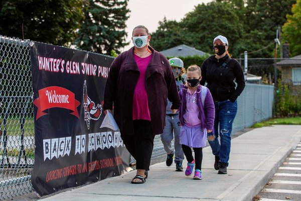 Toronto cerró las escuelas por el repunte de casos de COVID-19 | Ñanduti