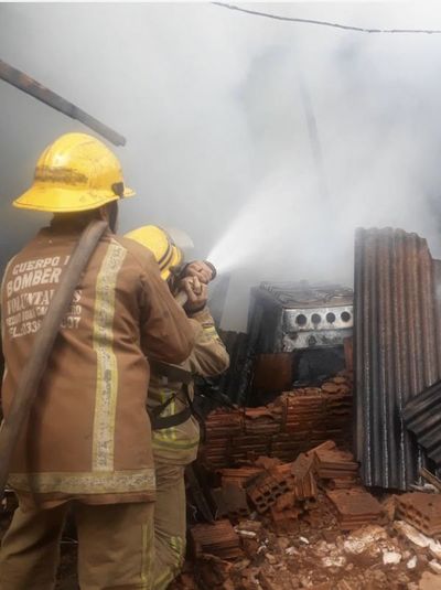 Incendio consumió parte de una vivienda en Pedro Juan Caballero