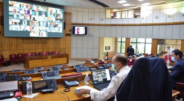 Asesores y comisionados, con jugosos aumentos en el Congreso