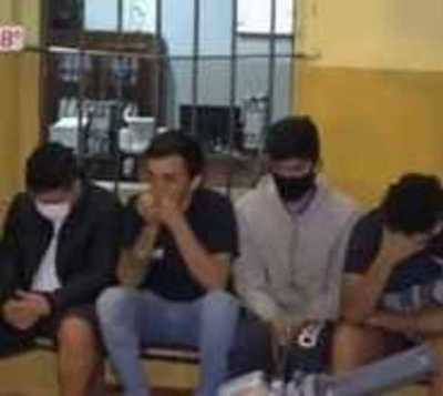 Detienen a varios motociclistas en carrera clandestina  - Paraguay.com
