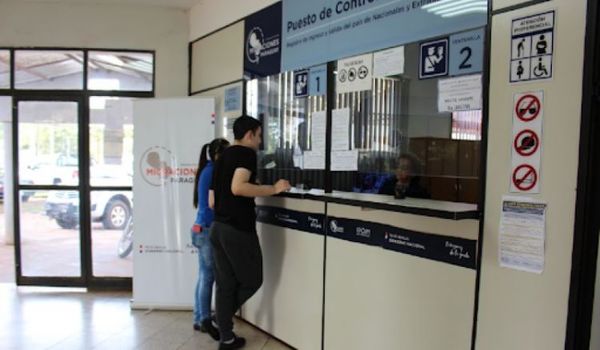 Anuncian control sanitario para viajeros provenientes de Brasil