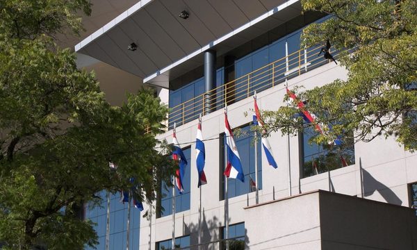 Dictaminan a favor de recortar aumentazos VIP en el Senado