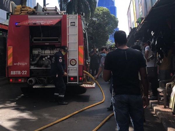 Bomberos controlan principio de incendio en edificio de CDE