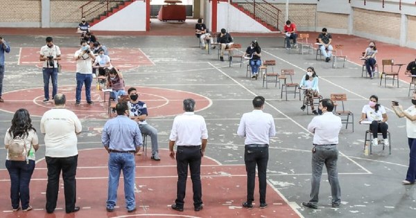 La Nación / Invitan a jóvenes con discapacidad e indígenas a postularse a las becas Itaipú-Becal