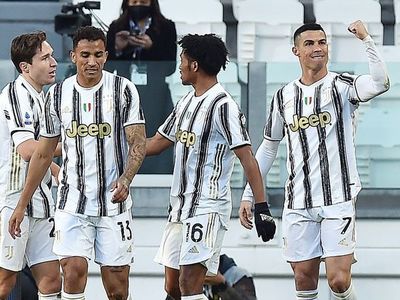 Cristiano y Dybala hunden al Napoli y relanzan a Juventus