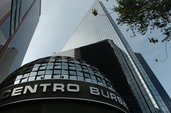 Bolsa de México baja un 0,18 % debido a pérdidas del sector de consumo básico - MarketData