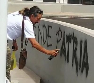 Detienen a Mbururú por hacer pintata contra el Presidente - ABC en el Este - ABC Color