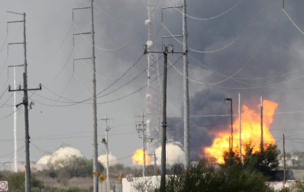 Refinería en estado mexicano de Veracruz sufre aparatoso incendio sin decesos - MarketData