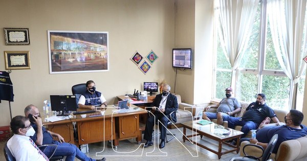 La Nación / “No se puede sostener la ilegalidad y el contrabando para bajar precios”
