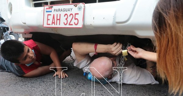 La Nación / Una más de “Payo”: se encadenó a una camioneta