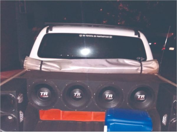 Detenido por escuchar música a todo volumen y disparar al aire