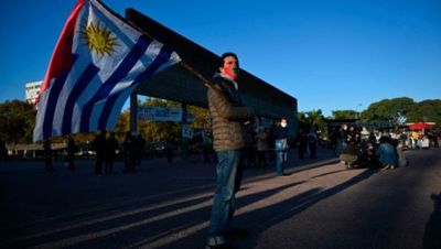 Cifra record de casos de COVID-19 en Uruguay y sigue suspensión de clases presenciales