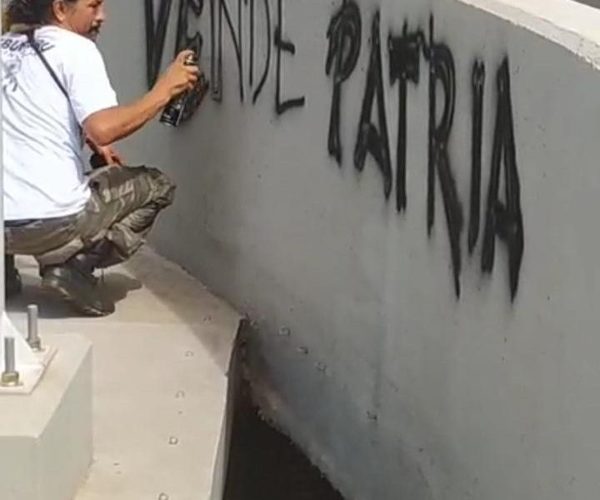 “Mbururú” es detenido por pintar grafitis en el multiviaducto del km 7 – Diario TNPRESS