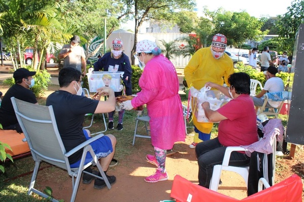 Doctores Payasonrisas conmemoran aniversario con visitas de esperanza a albergues