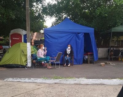 Familiares de pacientes urgen por anticoagulantes en el Hospital de Lambaré - Nacionales - ABC Color