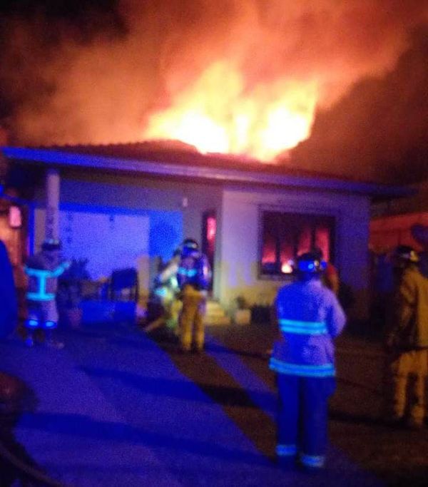 Incendio consumió completamente una vivienda - ABC en el Este - ABC Color