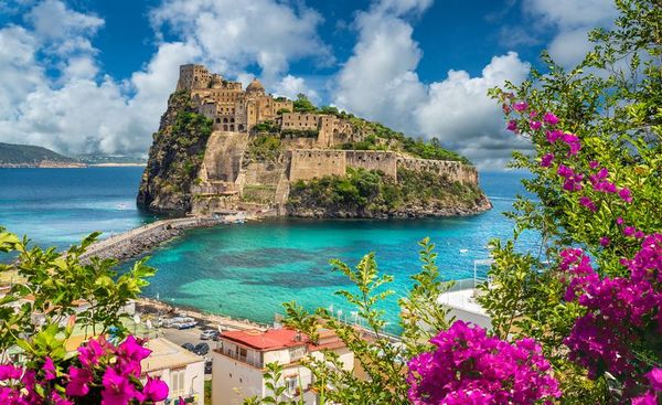 Italia planea ofrecer islas inmunizadas para atraer al turismo estival - Mundo - ABC Color