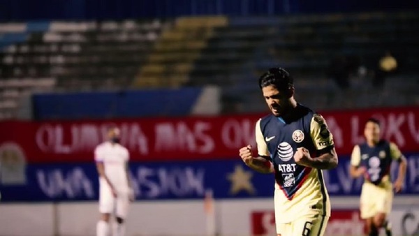Sergio Díaz marca el gol de la victoria ante Olimpia