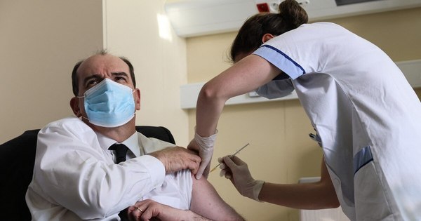 La Nación / Francia supera los 10 millones de vacunados contra el COVID-19