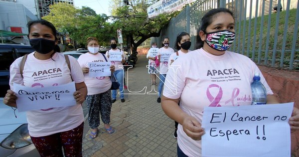 La Nación / Sin COVID, pero con cáncer: pacientes mueren esperando medicamentos básicos