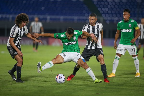 Libertad da el primer golpe ante el Atlético Nacional | Noticias Paraguay