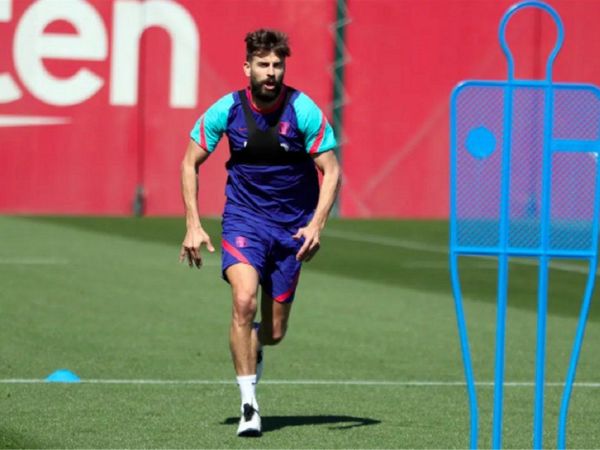 Piqué vuelve a entrenar con el grupo a dos días del clásico