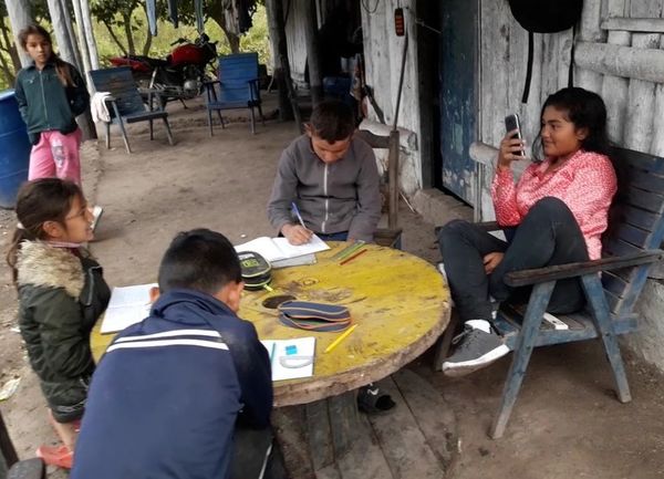 Libros de matemáticas y castellano “duermen” en el MEC mientras urgen en las escuelas - Nacionales - ABC Color