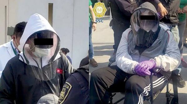 JÓVENES SE DISFRAZAN DE ABUELITOS PARA VACUNARSE CONTRA EL CORONAVIRUS
