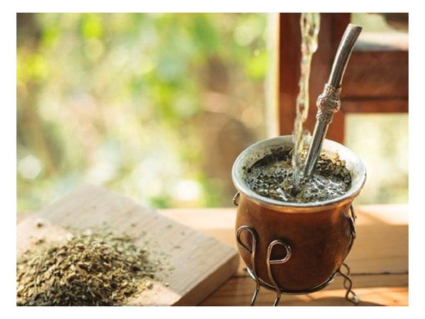 Argentina, tierra roja, chamamé y yerba mate