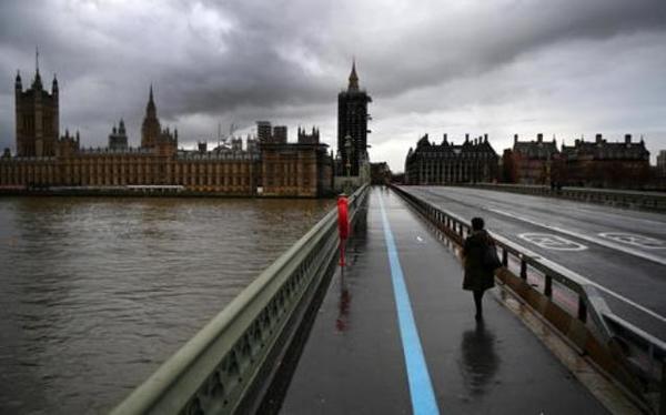 En Inglaterra bajaron 60% los contagios mediante cuarentena y vacunas