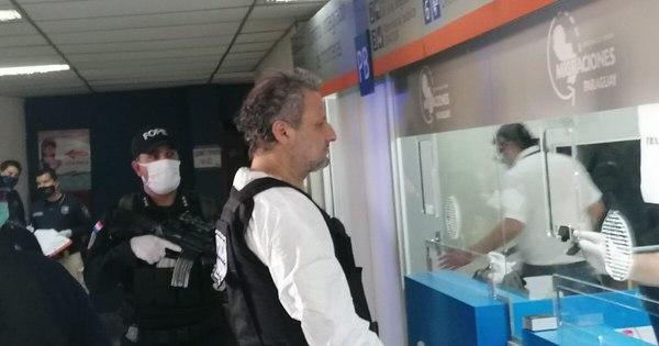 La Nación / Condenan y expulsan de Paraguay al jefe regional del Hezbolá, Assaad Ahmad Barakat