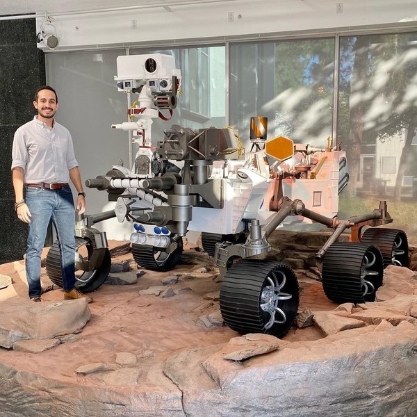 Latino derriba barreras hasta llegar a la NASA y enviar un robot a Marte - MarketData
