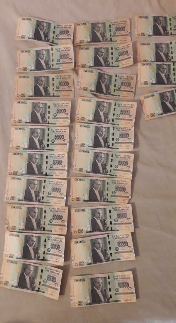 Hallan billetes en casa de pareja de presunto asaltacajeros - Nacionales - ABC Color