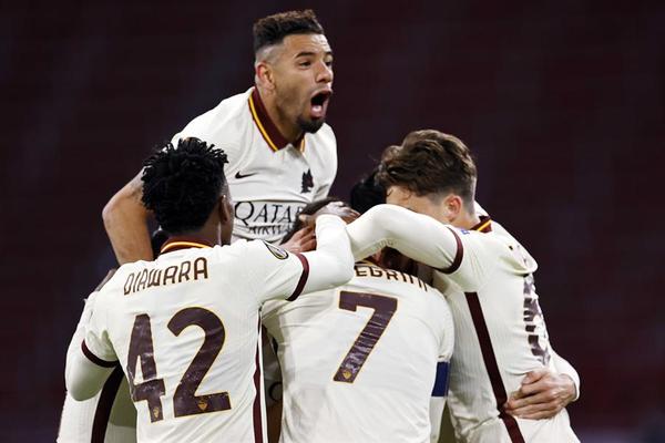Roma sorprende en Ámsterdam