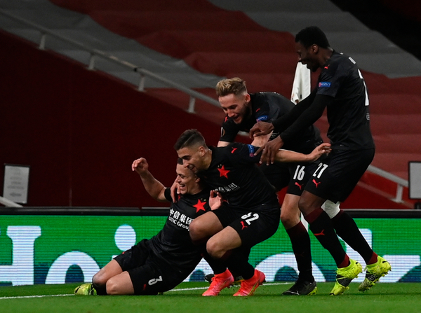 Slavia le amarga la jornada al Arsenal