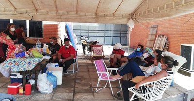 La Nación / Preocupa alta circulación viral por hacinamiento de familiares en Clínicas