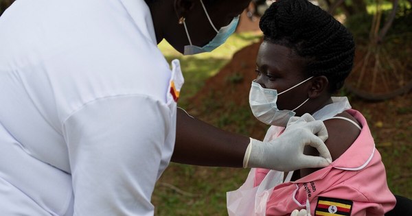 La Nación / OMS lamenta que África solo reciba 2% de las vacunas