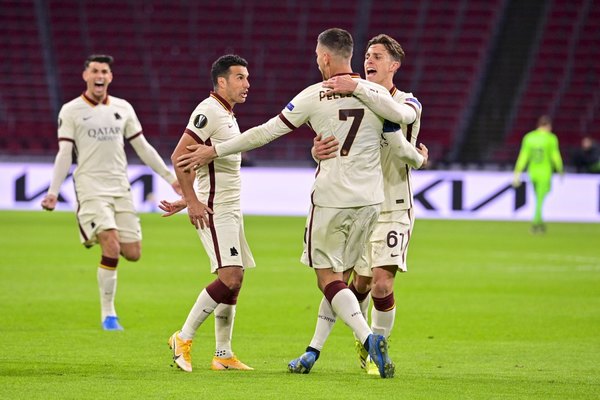 Roma y un valioso triunfo ante el Ajax en Ámsterdam