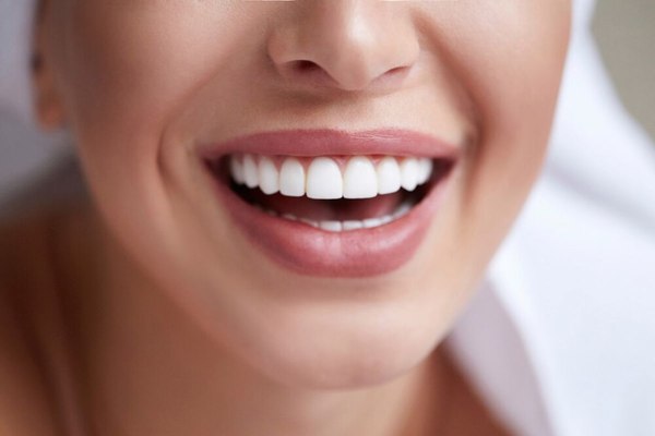 Cinco acciones que podés hacer todos los días para tener dientes más blancos