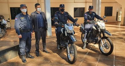 La Nación / Gobernación de Alto Paraná entrega 68 motos a la Policía Nacional