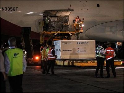 Paraguay recibe otro lote con 20.000 dosis de vacunas Sputnik V