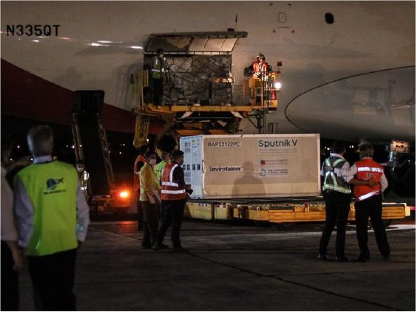 Paraguay recibe otro lote con 20.000 dosis de vacunas Sputnik V