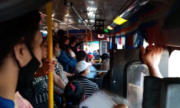 Inoperante dirección de Transporte Público permite que buses sigan circulando abarrotados