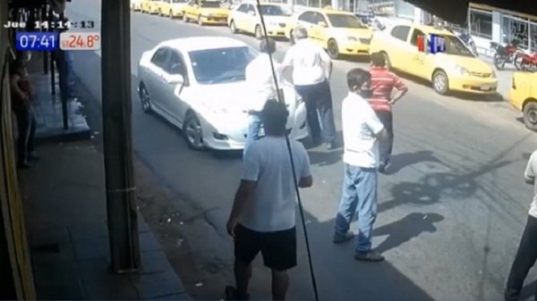 Conductores de plataformas se enfrenta a taxistas | Noticias Paraguay