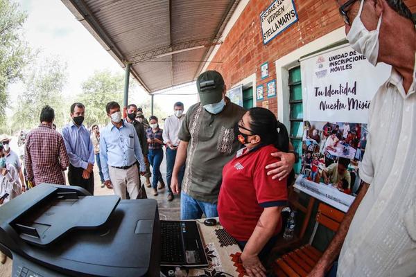 Gobierno entregó mobiliarios, insumos y equipos con conectividad a escuela chaqueña | .::Agencia IP::.