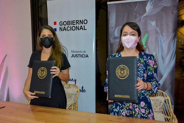 ​Firman convenio para otorgar asistencia integral a mujeres en semi-libertad