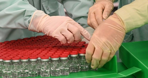 La Nación / AstraZeneca entregará con retraso la mitad de vacunas en Europa