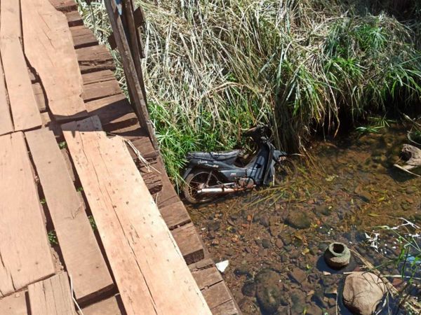 Bebé de 5 meses cayó desde un puente de madera