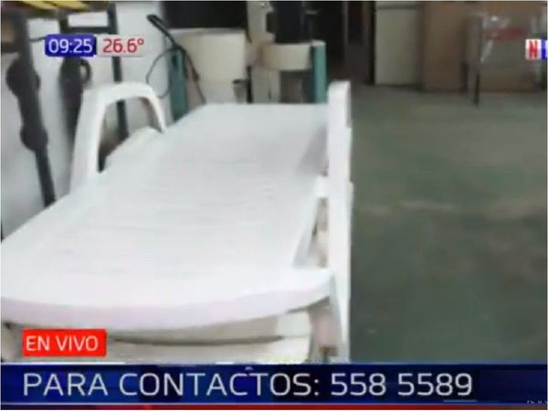 Estudiantes restauran reposeras para enviar a hospitales