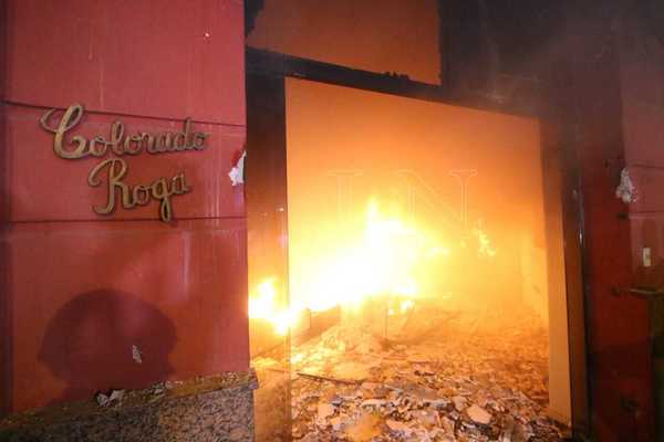 Tribunal resuelve prisión domiciliaria a acusados de incendiar Colorado Róga - ADN Digital